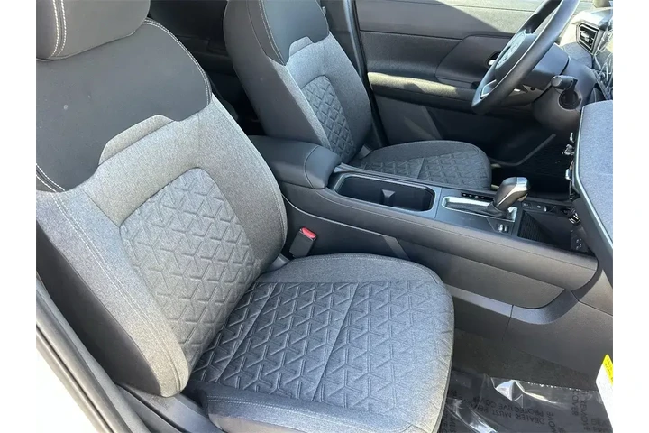 $26860 : Nissan Kicks 2026 SV 4dr Cro image 10