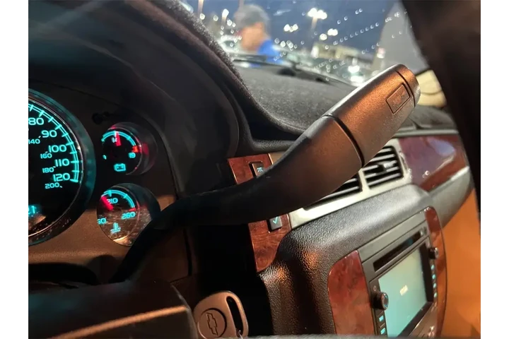 $10000 : Chevrolet Suburban 2007 LS 2 image 10