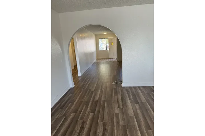 $3300 : CASA DE 3 RECS. 2 BAÑOS image 3