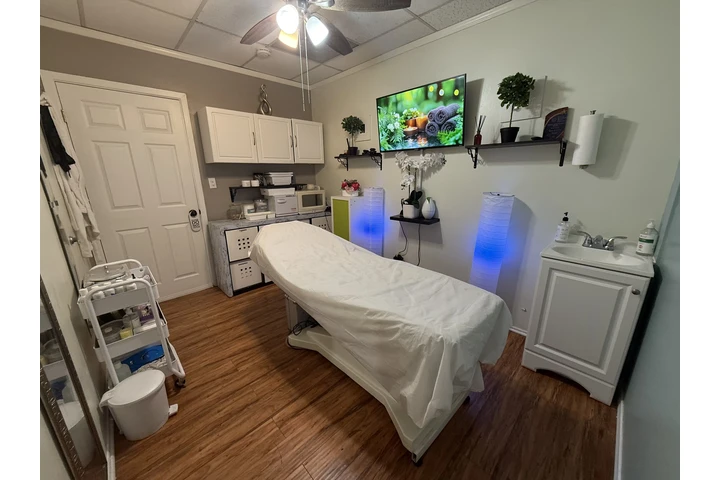 RENT ROOM BEAUTY SERVICES image 6