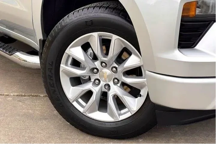 $31977 : Chevrolet Silverado 1500 202 image 2