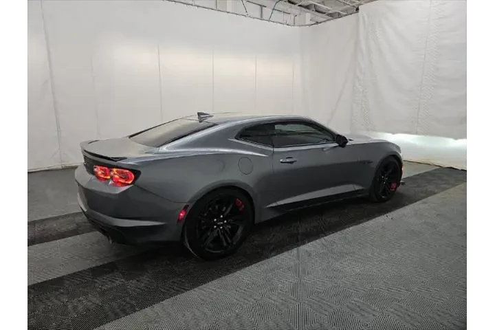 $24490 : Chevrolet Camaro 2021 LT 2dr image 4