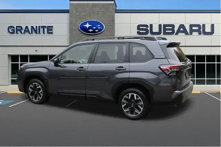 $30299 : Subaru Forester 2025 AWD Pre image 6