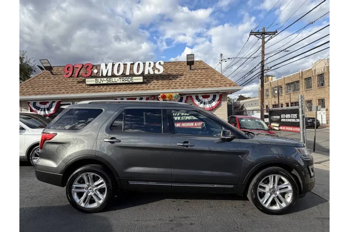 $7699 : 2017 Explorer XLT image 3