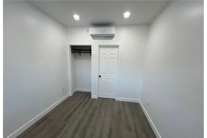 $1100 : estudio recién reformado image 7