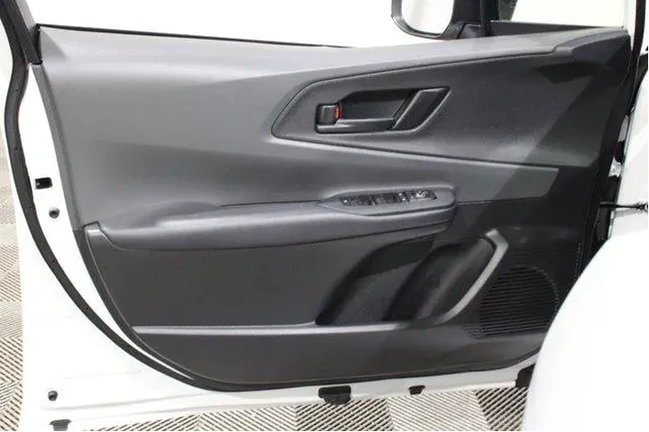 $27998 : Toyota Prius 2023 LE 4dr Hat image 6
