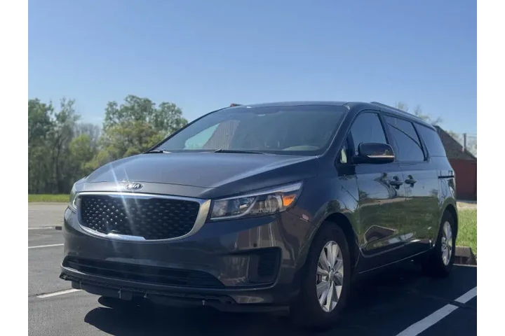 $6999 : 2017 Sedona LX image 3