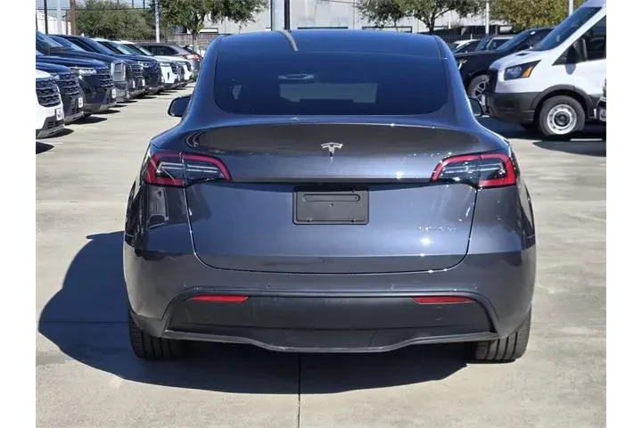 $29324 : Tesla Model Y 2022 AWD Long image 6