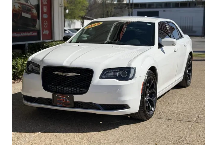 $23999 : 2019 300 Touring image 6