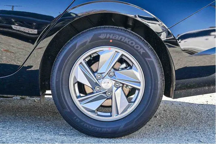 $23000 : Hyundai ELANTRA 2026 SE 4dr image 10
