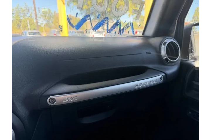 $18900 : 2016 Wrangler Unlimited Backc image 10