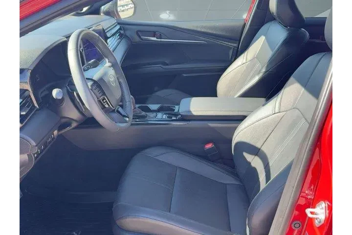 $31898 : Toyota Camry 2025 SE 4dr Sed image 5