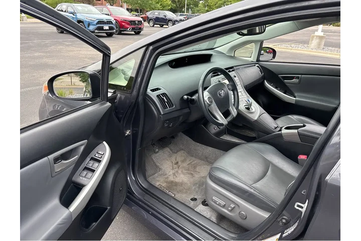 $10000 : 2013 Prius Four image 2