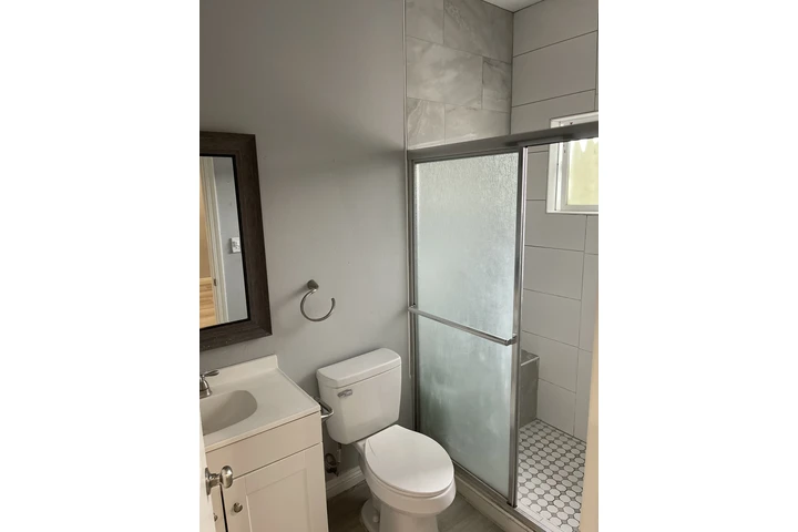 $1200 : Rento 1 recámara c baño privad image 2