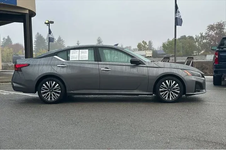 $18890 : Nissan Altima 2024 2.5 SV 4d image 3