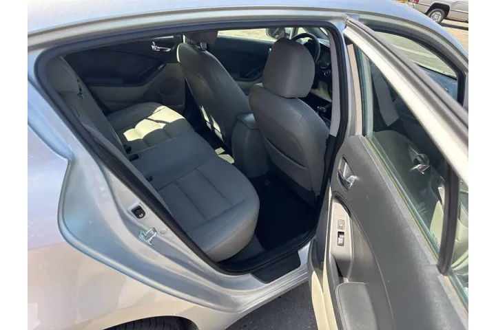 $7999 : 2015 Forte5 EX image 10