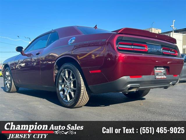 Used 2017 Challenger GT Coupe image 7