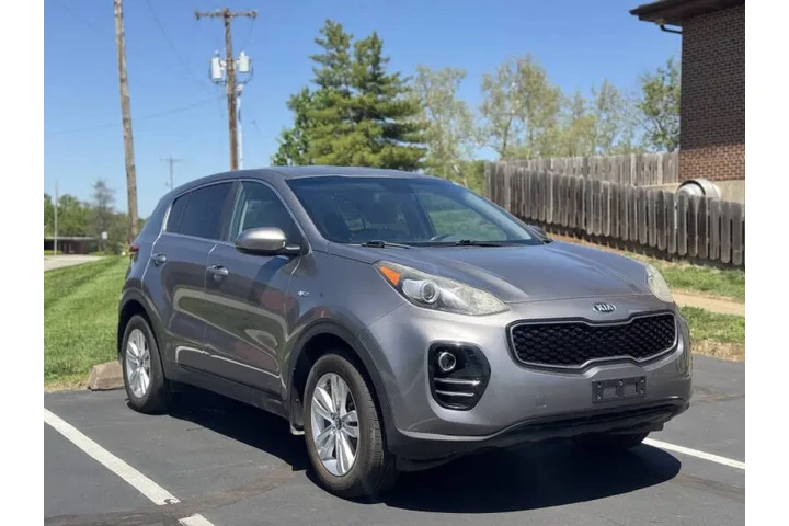 $7999 : 2017 Sportage LX image 4