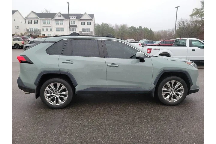 $22998 : Toyota RAV4 2021 AWD XLE Pre image 4