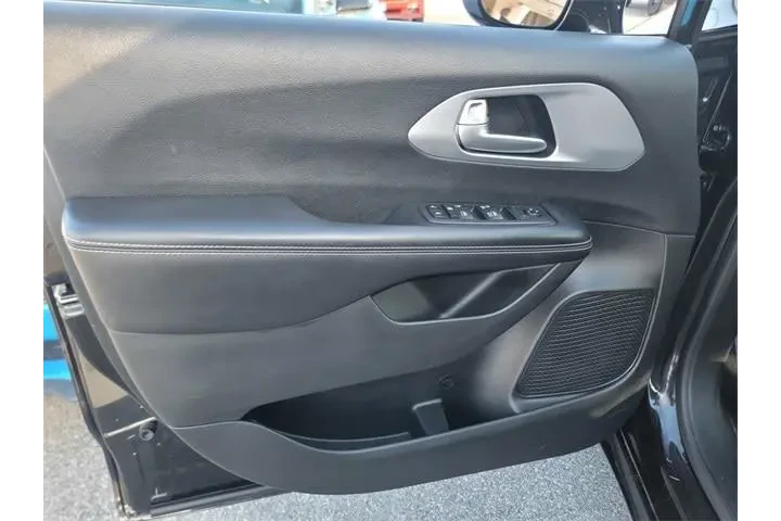 $18991 : Chrysler Pacifica 2018 Touri image 8