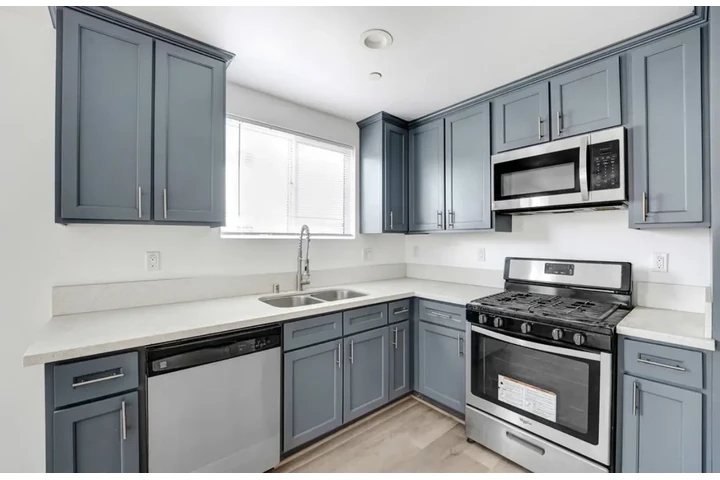 $1500 : 1 Bedroom Apt in South Gate image 3