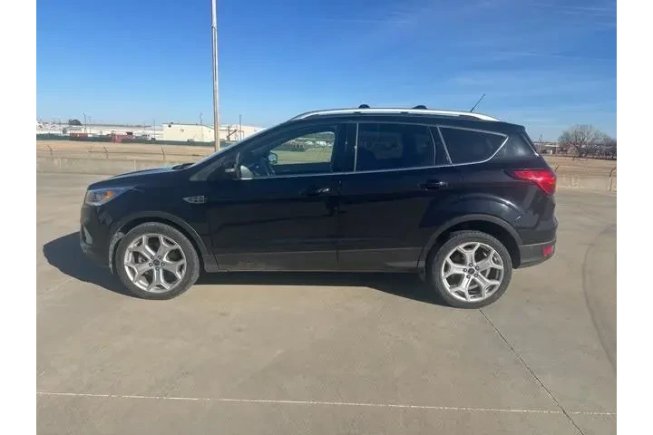 $14450 : Ford Escape 2019 Titanium 4d image 8