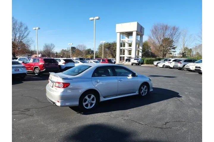 $8851 : Toyota Corolla 2013 S 4dr Se image 7