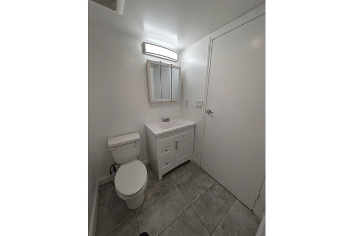 $2900 : NORTH HOLLYWOOD APT. 3 RECS. image 5