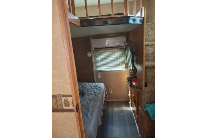 $900 : Rento RV 33 feet image 3