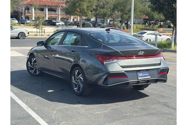 $26550 : Hyundai ELANTRA 2026 Limited image 5