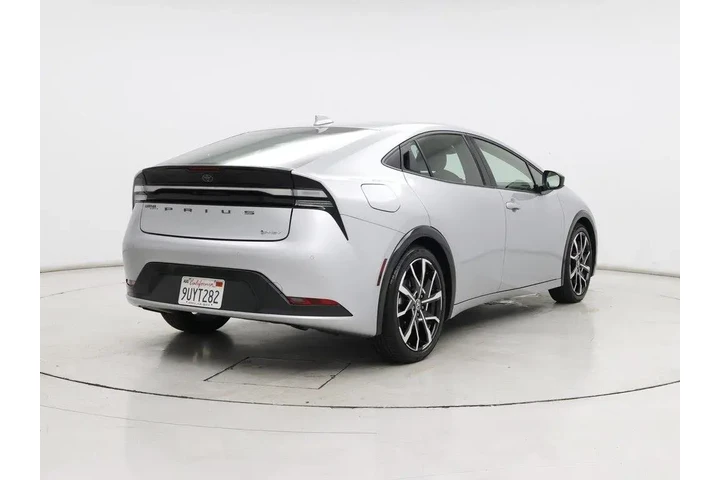 $35998 : Toyota Prius Plug-in Hybrid image 8