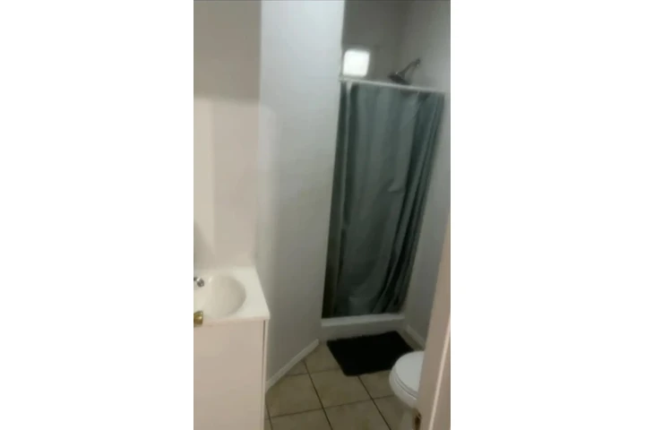 $750 : Cuarto para rentar image 5