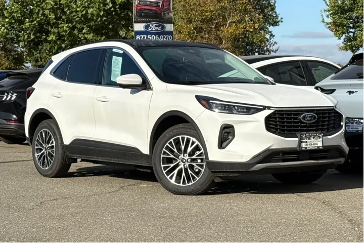 $39550 : Ford Escape Plug-In Hybrid 2 image 2