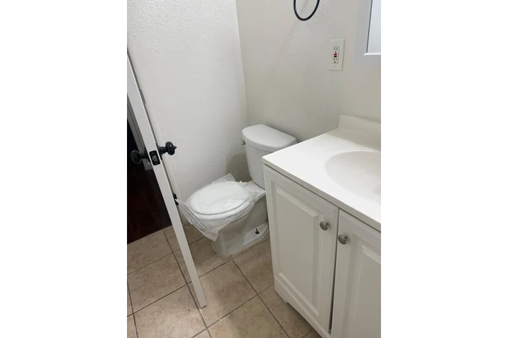 $1800 : Apartamentos listos YA!! image 6