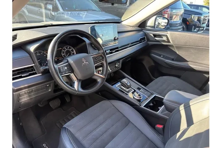 $25388 : Mitsubishi Outlander 2024 AW image 9
