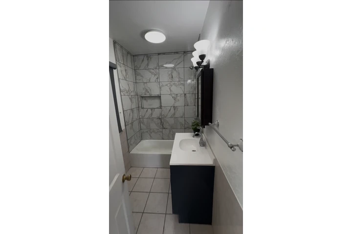 $2700 : Casa de renta image 5