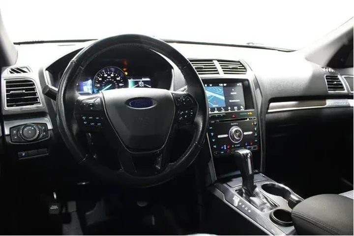 $17982 : Ford Explorer 2017 Limited 4 image 3