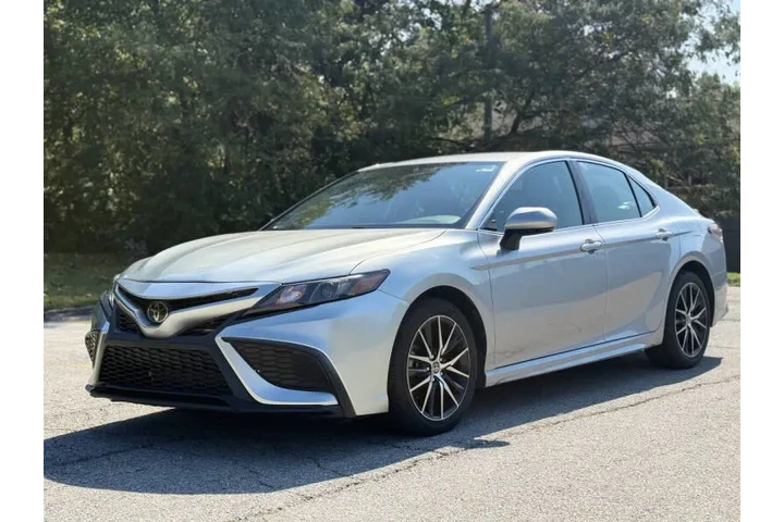$20999 : 2022 Camry SE image 3