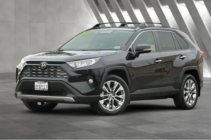 $28500 : Toyota RAV4 2021 Limited 4dr image 2