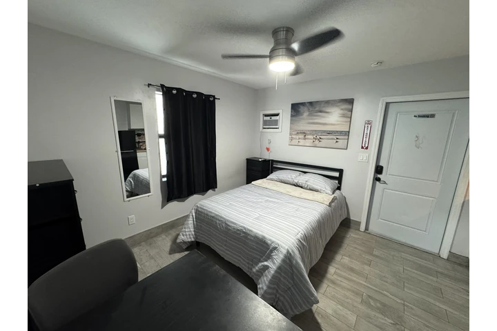 $1200 : Se Renta apt. Studio Amueblado image 1