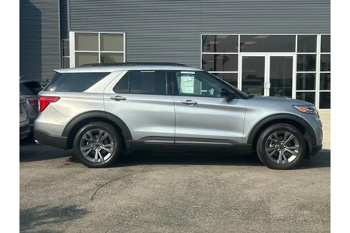 $32930 : Ford Explorer 2022 XLT 4dr S image 2