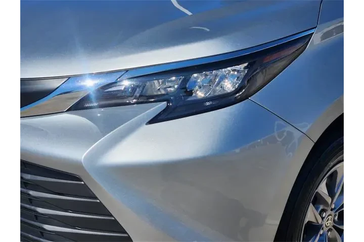 $38961 : Toyota Sienna 2025 LE 8-Pass image 9