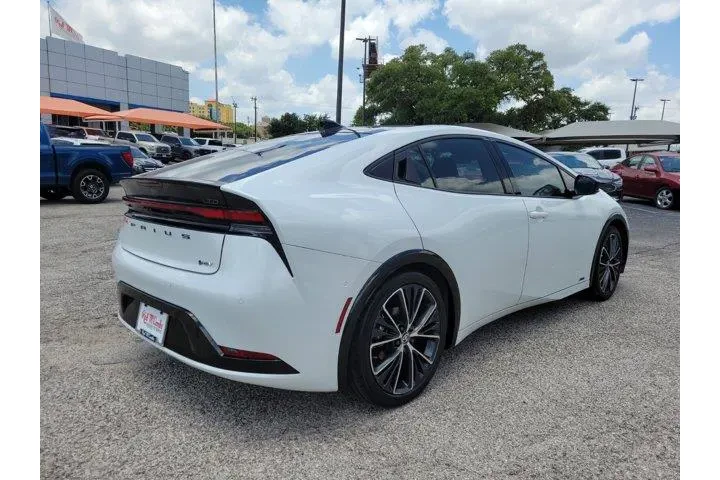 $34985 : Toyota Prius 2024 AWD LE 4dr image 3