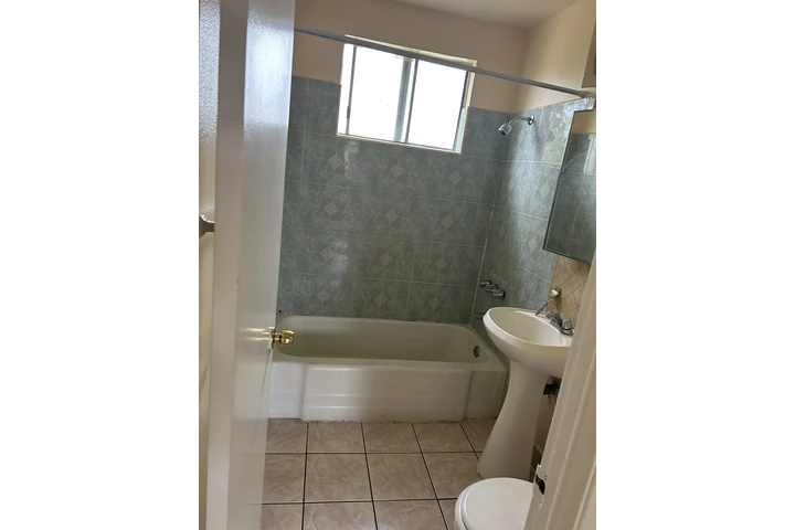 $1750 : Apartment de una recamara image 3