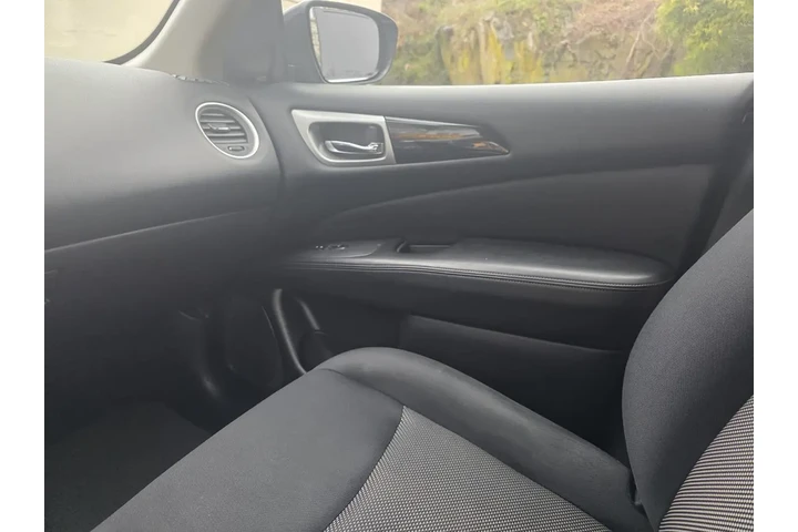$13995 : 2019 Pathfinder SV image 1