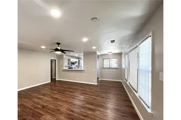 $1000 : Fabulosa y luminosa casa de 3 image 1