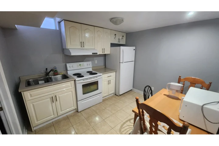 $800 : Cuarto para rentar image 3