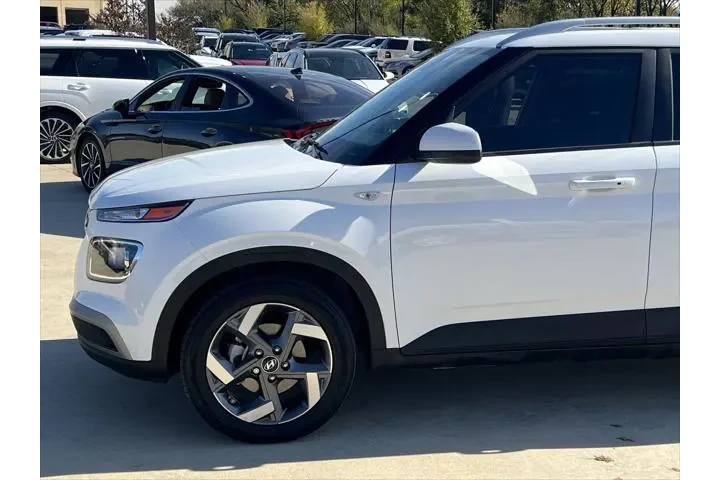 $20550 : Hyundai VENUE 2025 SEL 4dr C image 7