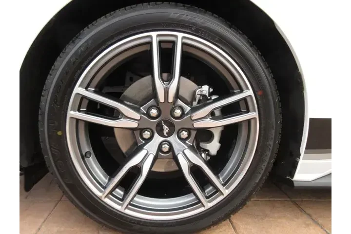 $26834 : Ford Mustang 2024 EcoBoost 2 image 8