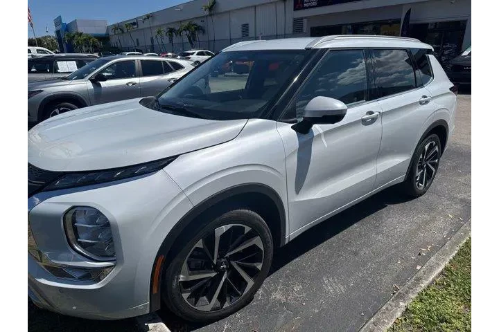 $19991 : Mitsubishi Outlander 2022 SE image 2